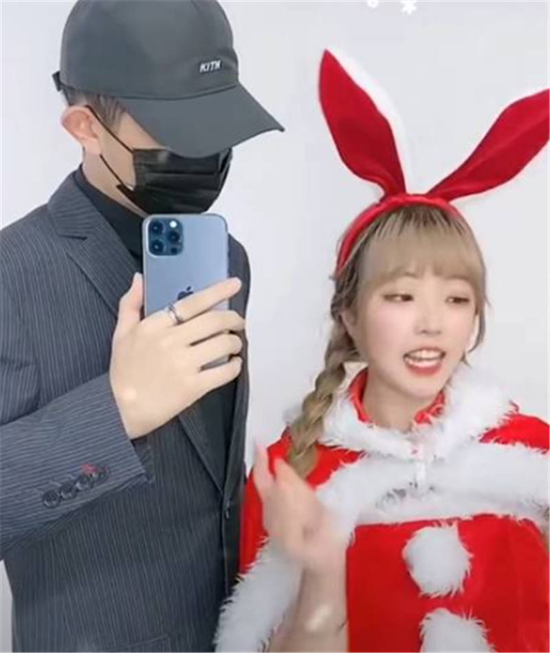 万小七500w粉正脸曝光,小丑竟是霸总自己?同为吸睛休思太拼了