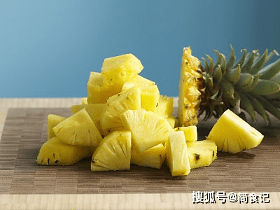 菠萝怎么吃才不嘴疼 303e48c932c24a838f19fd39c13ed830.png