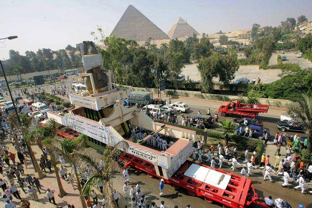 埃及举办皇家木乃伊游行展示，当地人民认为这将唤醒法老的诅咒