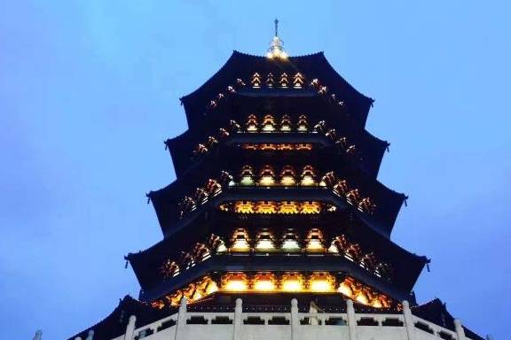 1.5亿打造的新雷峰塔值得去吗？杭州本地人给你正确的欣赏姿势