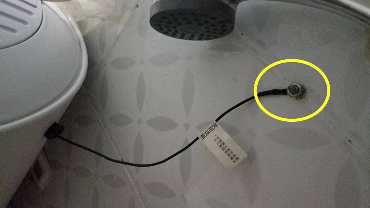 图省事把热水器地线钉在墙上多亏电工提醒就不怕遇水漏电