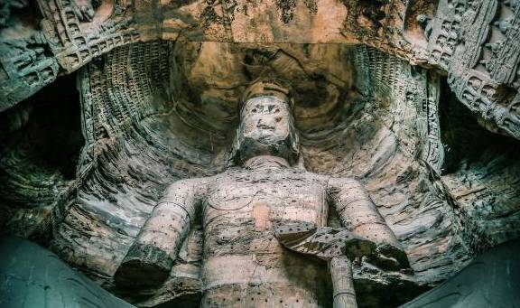1500年的石窟，5万尊造像，最经典的一尊佛像神态随观赏角度而变