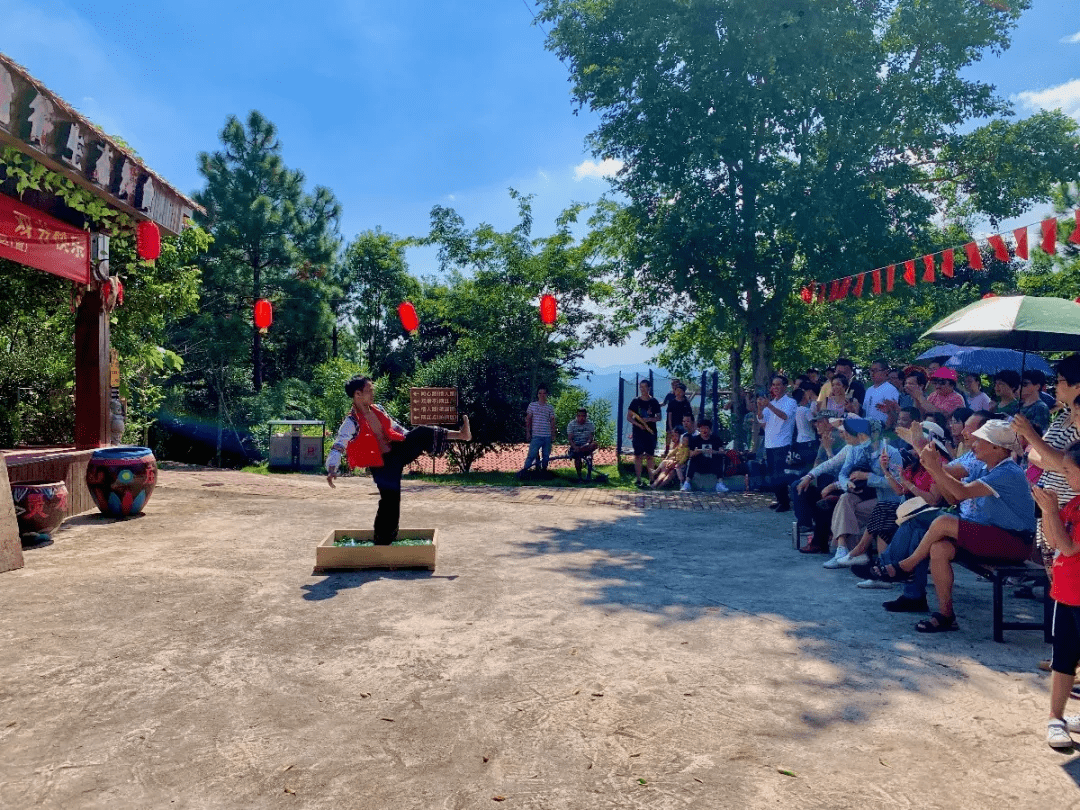 灵龙谷夏季大狂欢特邀佤族“司岗里”部落为呈上不一样的表演