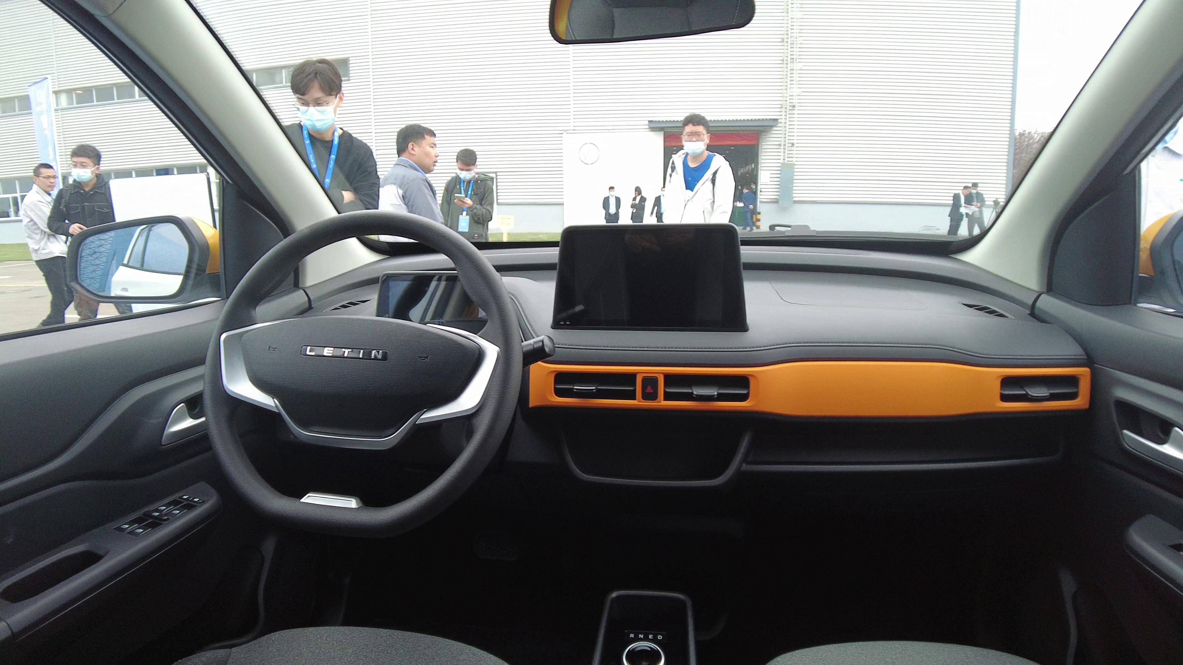 雷丁芒果预售2.98万元起!最长续航300公里,可快充,有气囊