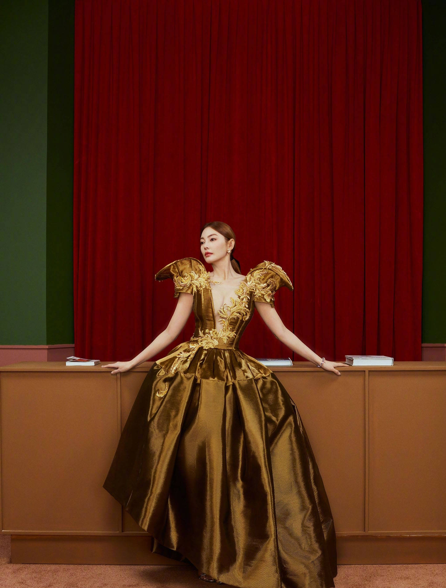 时尚文化大赏女星斗艳:刘诗诗轻盈如美人鱼,倪妮把假发穿身上