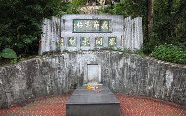 遗憾的是,杜月笙死后,没能按着他的意愿埋葬在上海,亲信顾嘉棠把他的