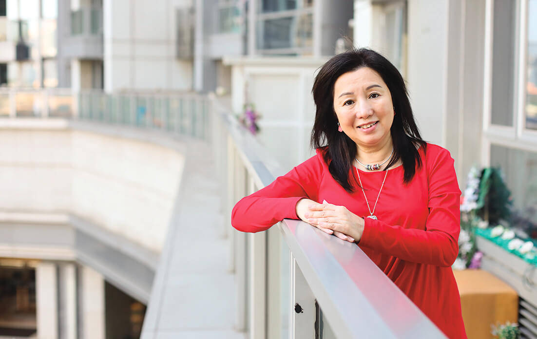 梅小青梅小惠为89岁妈妈庆生,"大牌"老公罕现身,曾捧红吴孟达