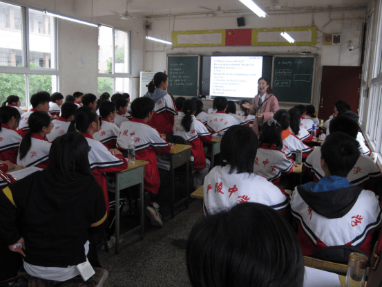 威远县严陵中学教师在威远中学片区教研活动中绽放异彩