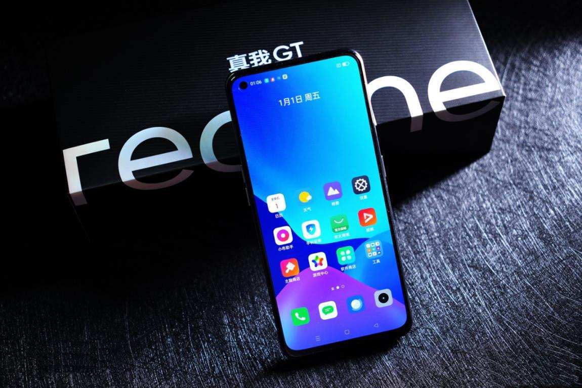 决定游戏体验是否流畅,除了核心配置之外,屏幕参数与针对游戏功能的