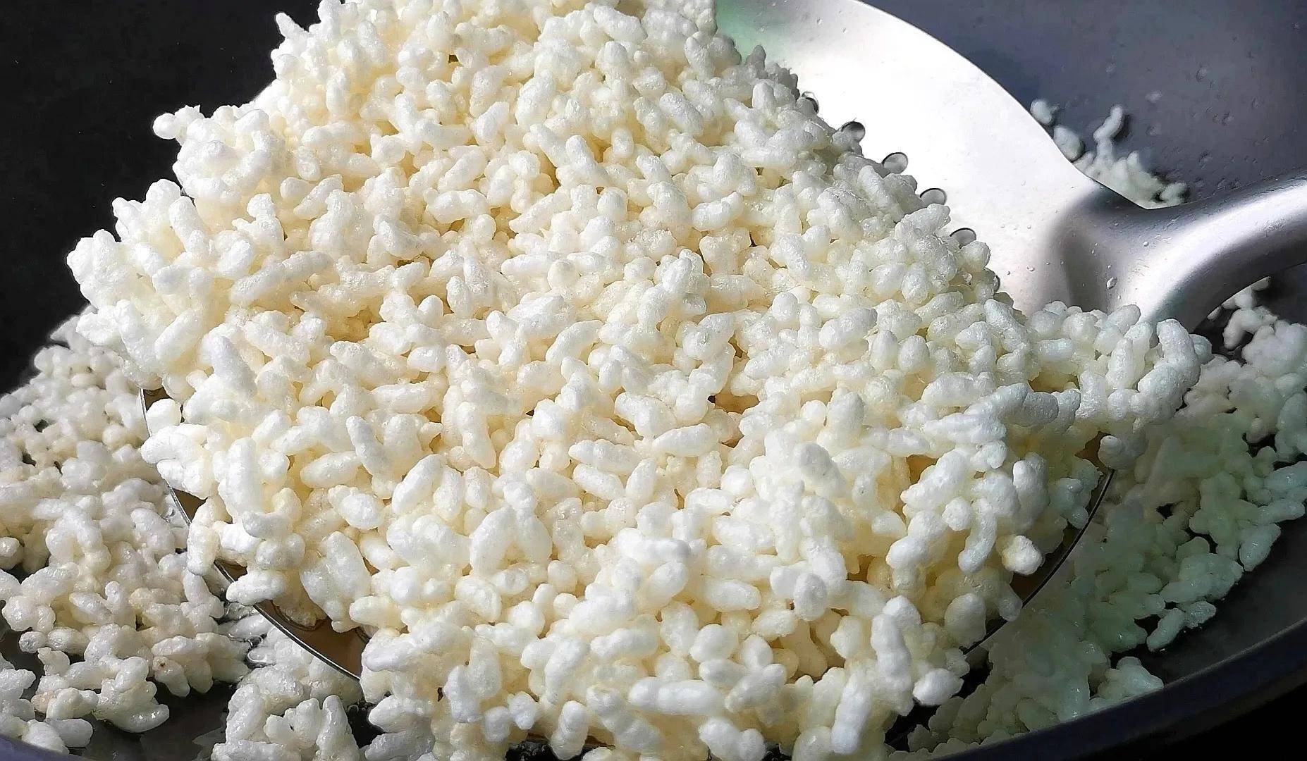 把大米倒进油锅里个个爆开花,简单4步,轻松做成米花糖