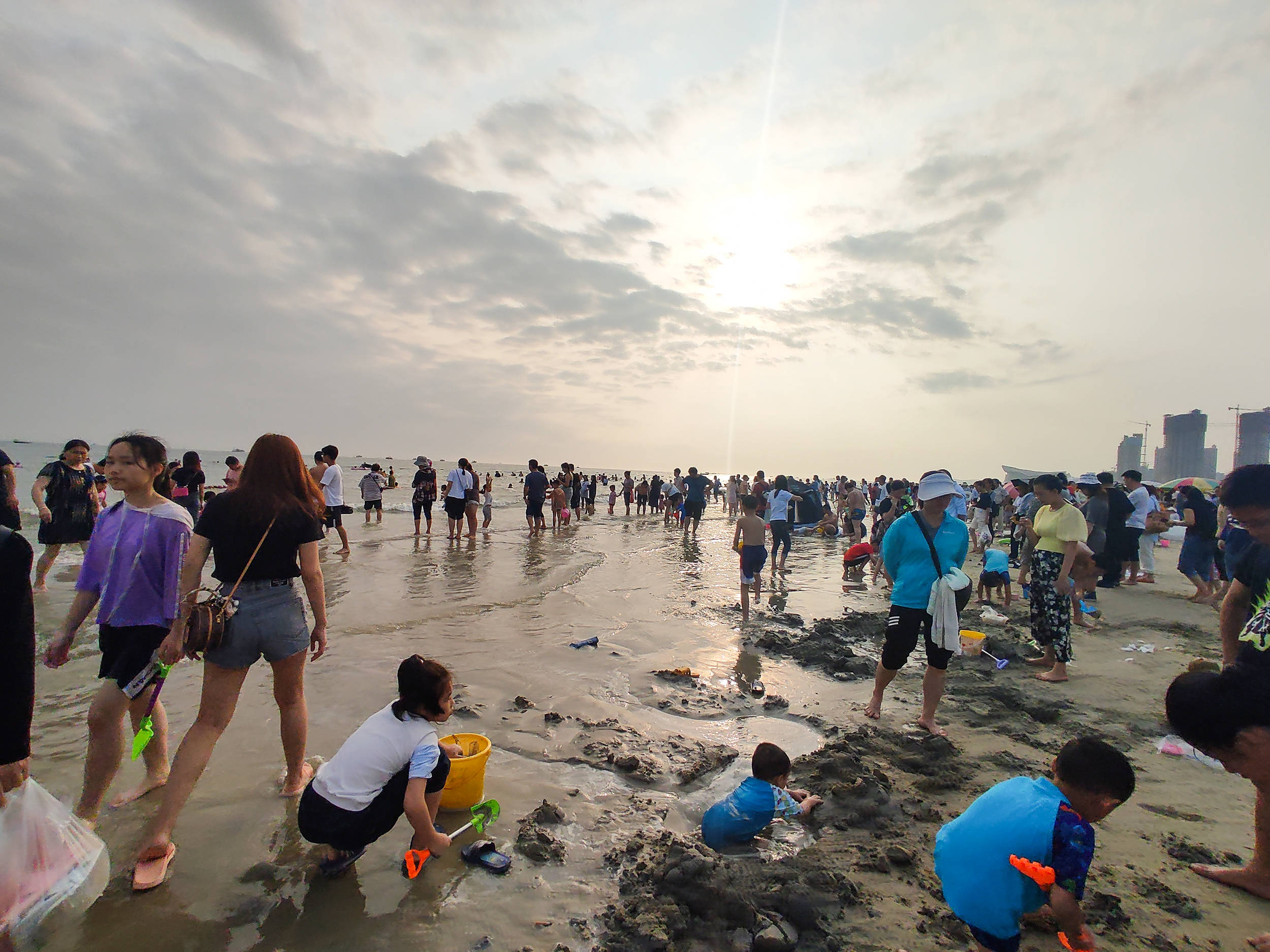 海边人山人海图片