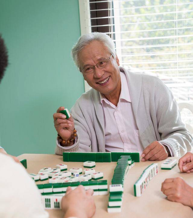 60歲阿姨自述退休後痴迷打麻將差點毀了家金盆洗手我怕了