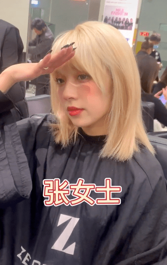 可能是源于美女与生俱来的自信,机智张从不畏惧镜头