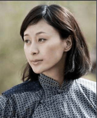 原创她37岁搭档胡歌走红甘愿戴20元戒指结婚对穷丈夫不离不弃