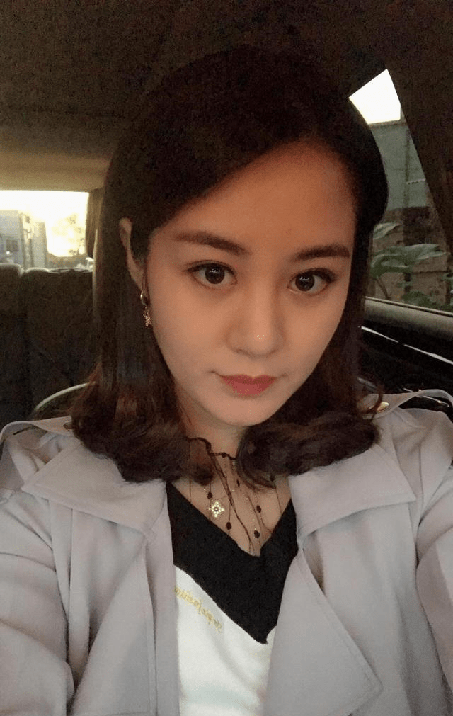 在《乡村爱情》中演小蒙,今富豪老公被判刑,被传离婚晒动态_毕畅