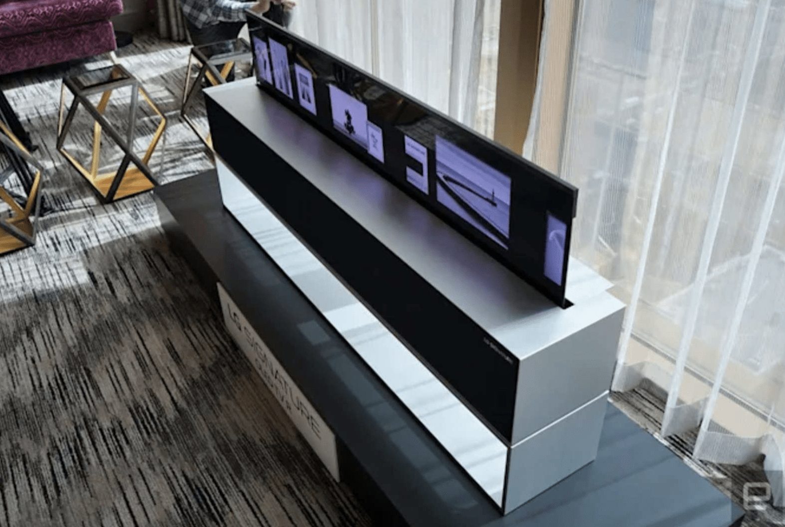 lg卷轴oled电视在美开售,价格离谱,你买得起的话,可以搞一台