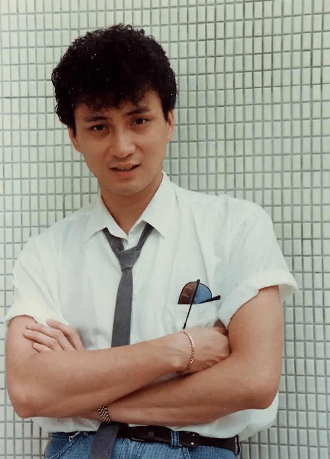 汤镇业晒双胞胎女儿公益视频,滤镜开得有点大,一家六子女都优秀