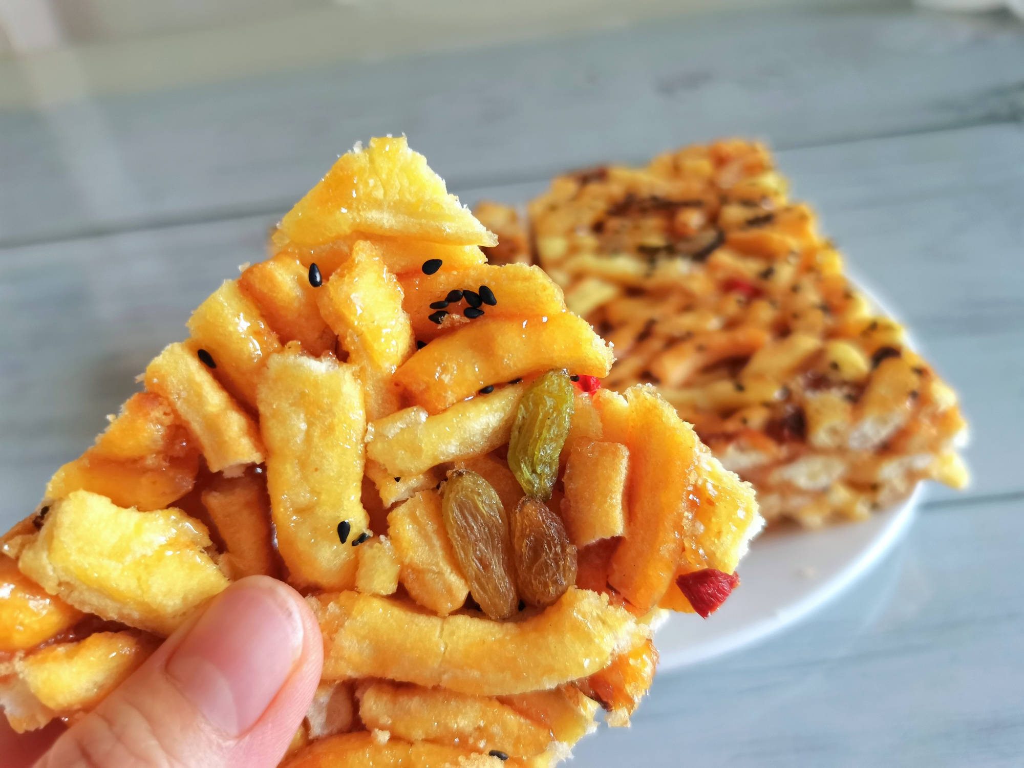 1,从小就爱吃沙琪玛,那时候都是一块一块地买,一块0.