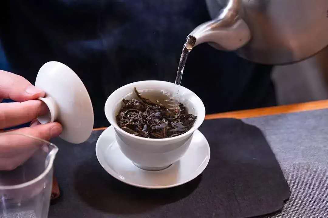 老班章出汤的关键时刻——普洱茶品鉴指南