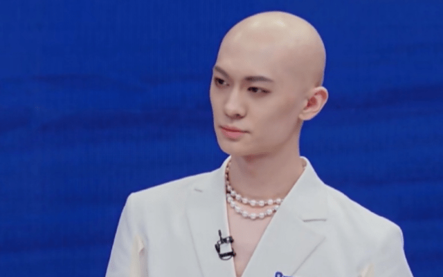 梁森又名粱译木,和吴世勋合作过,如今成《青你3》最受欢迎选手