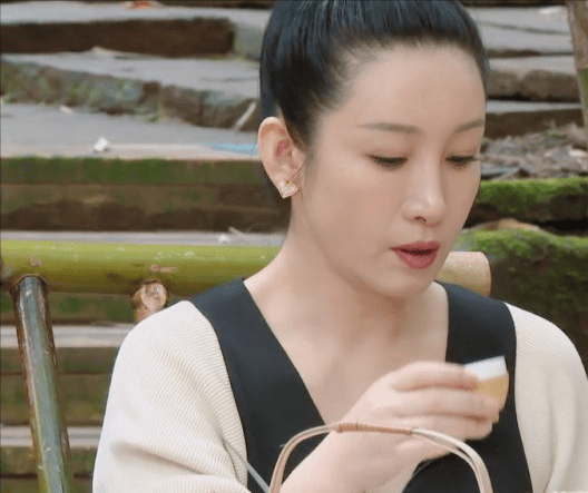 蒋勤勤"看到你当团长我就不想来了",到底是耿直还是心机?_刘涛当