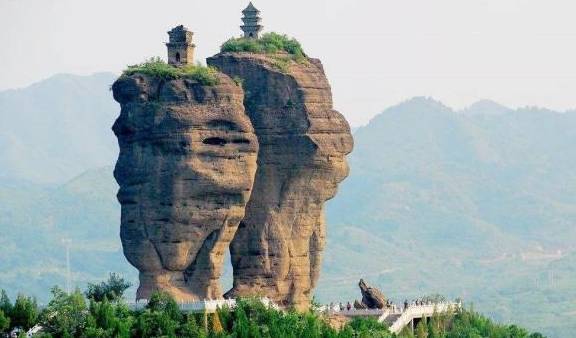 中国有一座神秘建筑，无人能解释它的来历，建于悬崖峭壁之上！