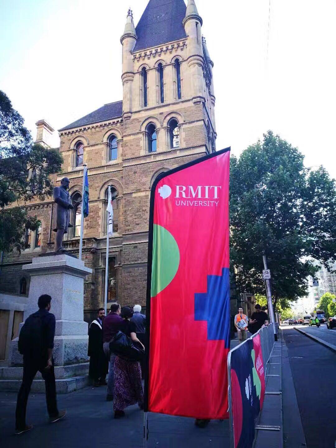 为鼓励更多学生来到墨尔本追梦,rmit皇家墨尔本理工大学每年都会提供