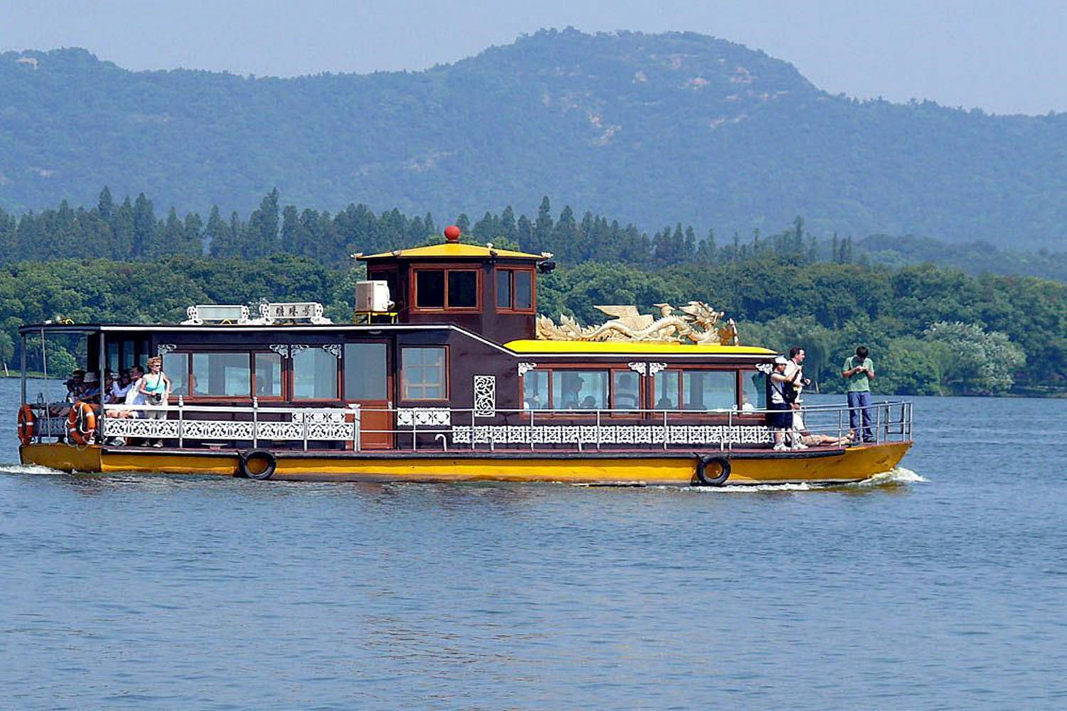 西湖游船该怎么玩?游船有什么区分吗?不同的游玩路线告诉你_旅游