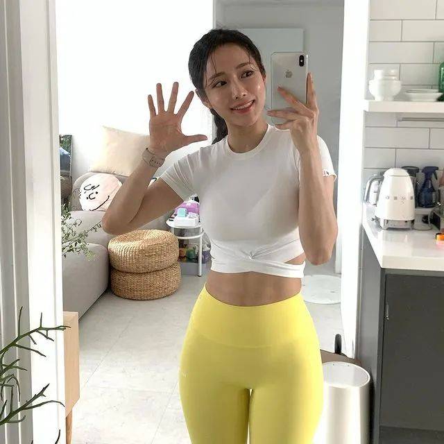 普拉提女私教,健身有诀窍,紧致腰腹做5个动作_训练