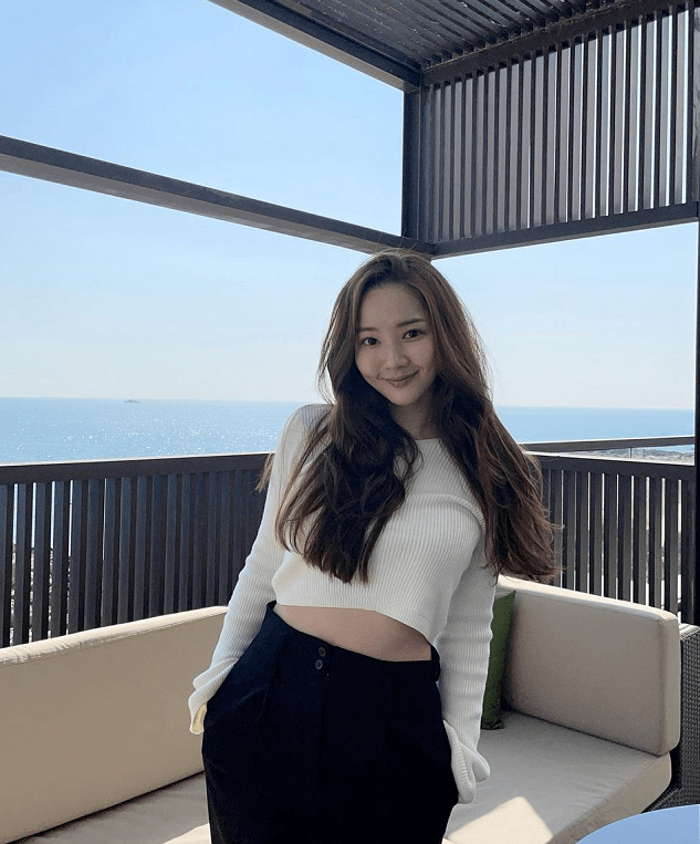 朴敏英晒照好身材吸睛,温柔仙气笑容甜美,颜值依旧在线