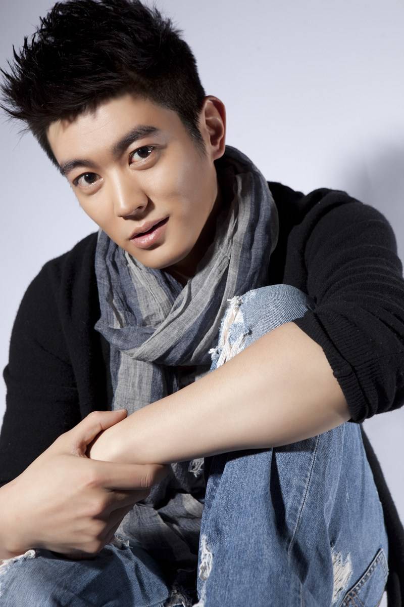 杜江和霍思燕儿子嗯哼举止文明海边捡玻璃孩子的世界应该都是美好