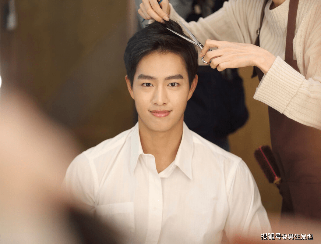 男人过了35岁 少留幼稚的发型 建议剪4种清爽造型 轻熟又帅气 形象