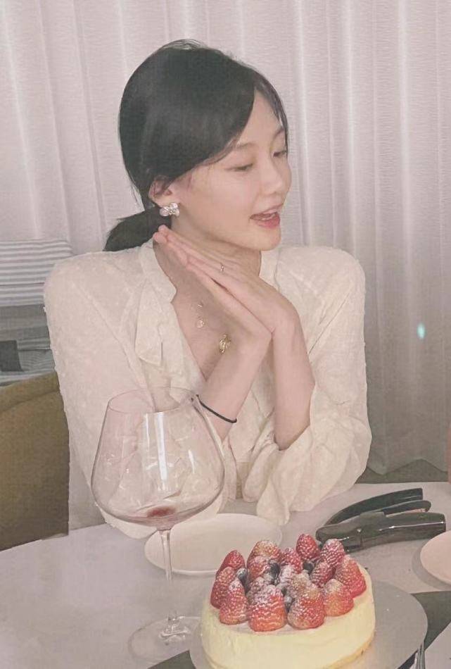 郑恺生日苗苗老公你许下的愿望都可以实现庆生照曝光太甜