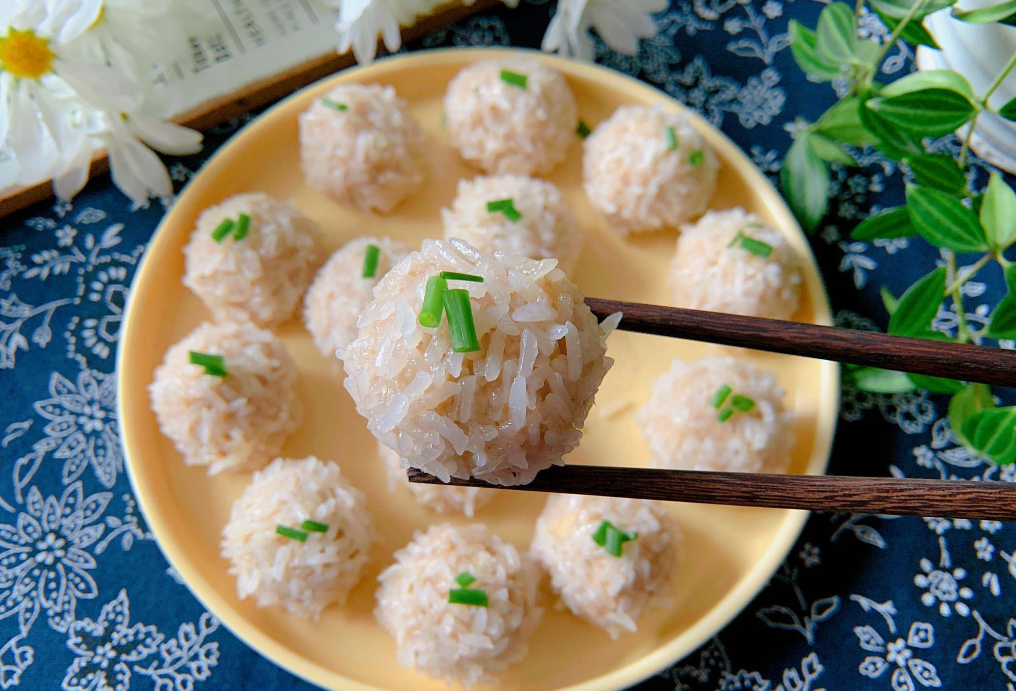 豆腐新吃法,加上肉末,上锅一蒸,鲜香软糯又营养,上桌就光盘!_丸子