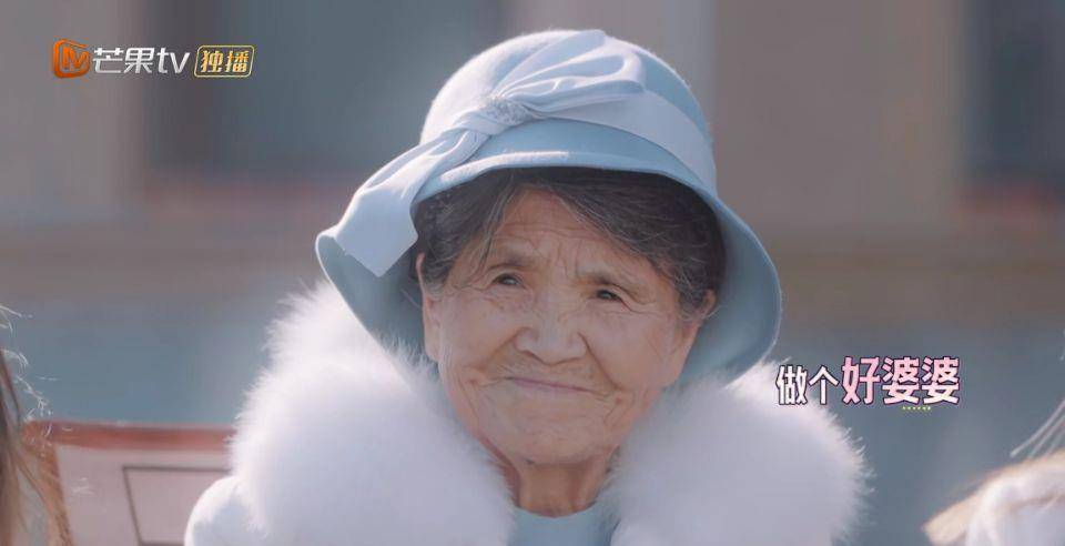 黄圣依的婆婆刘丽芹,今年86岁了,跟着儿子儿媳参加综艺节目,很多人并