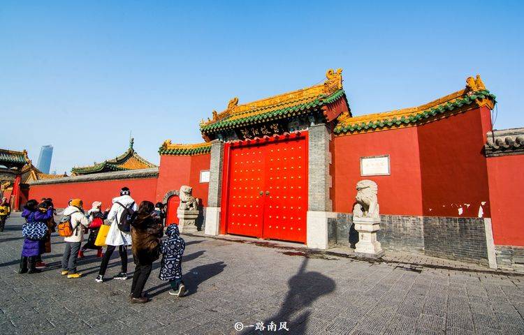 东北唯一的新一线城市，位于辽宁，曾经是清代陪都，旅游胜地众多