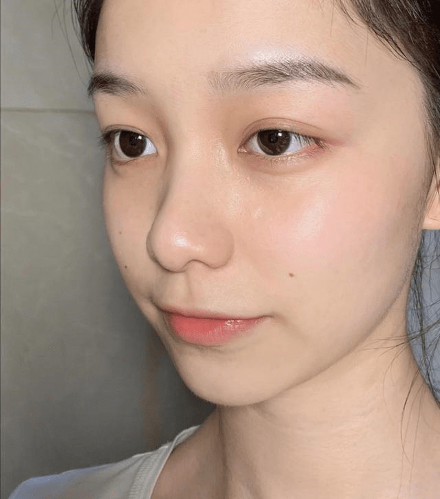 女人不管多懒也要学会化淡妆简单几步让你美美的出门