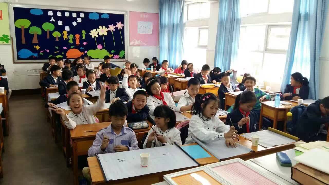 小学生下课不准出教室 造就了被圈养的一代 孩子