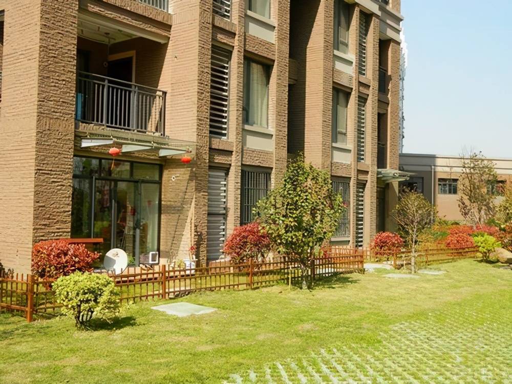 而顶楼跟一楼则会排除掉,顶楼跟一楼的房子在一栋楼里是最为便宜的