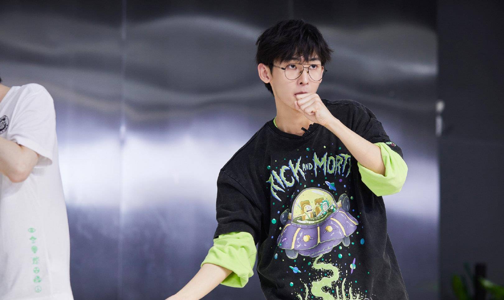 宝藏男孩!唐九洲因为字写得太好看上了热搜,是学霸,更是才子