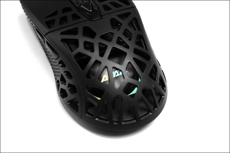 将北京鸟巢元素融入鼠标，这款轻量化设计的洞洞鼠有点不一样