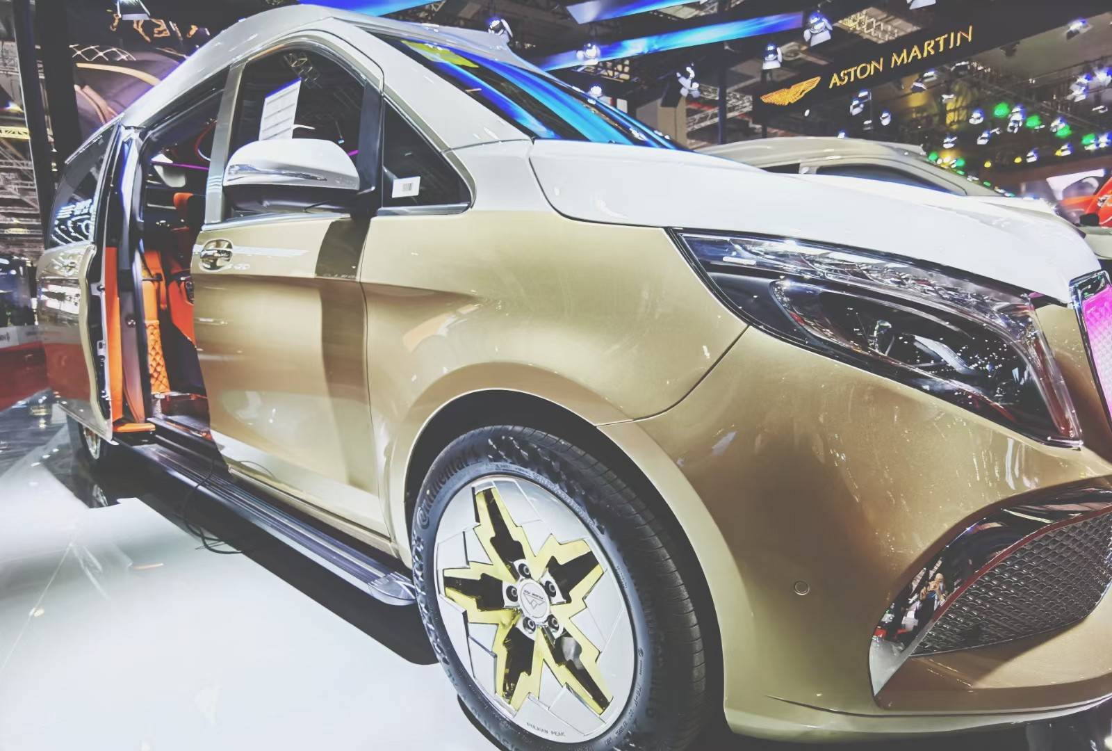 上海车展首发|奔驰v级pumman普曼vls600巅峰-星耀 啥段位坐这车