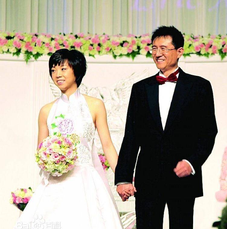 伏明霞结婚照图片