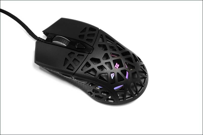 将北京鸟巢元素融入鼠标，这款轻量化设计的洞洞鼠有点不一样