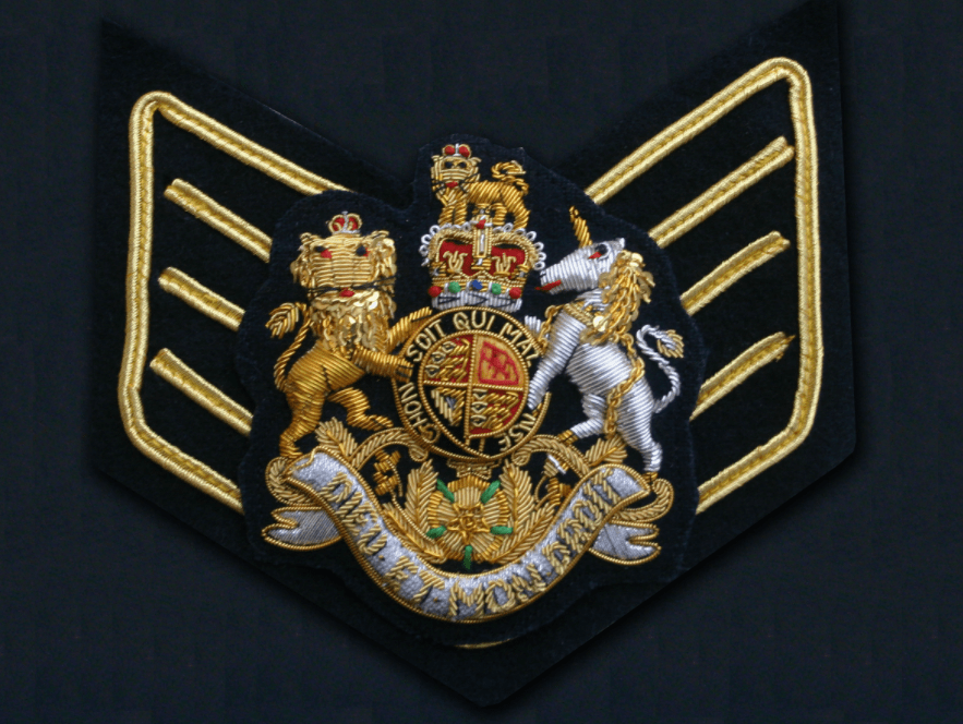 这是近卫步兵团伦敦区卫戍军士长在1号礼服上使用的军衔标志,采用黑色