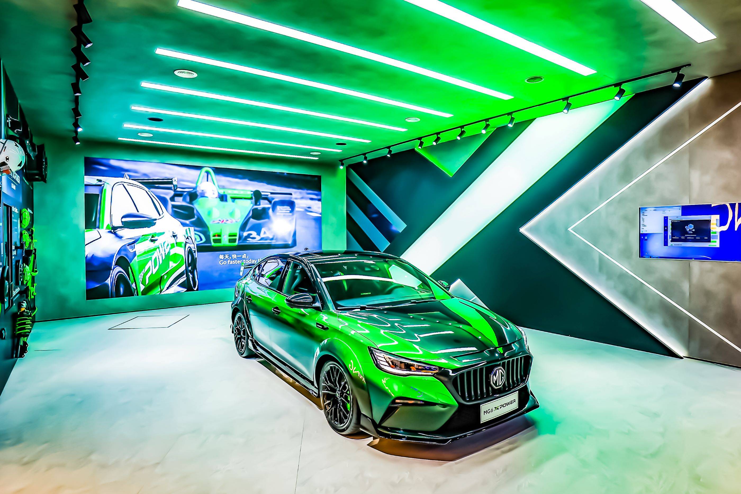 萤火虫上海车展亮相 700b4b3b4190467997417448742a7f40.jpeg