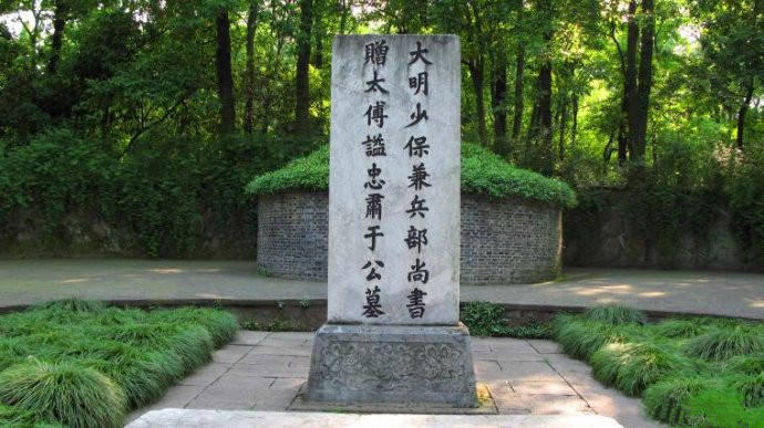 就如徐有贞所说:"若不杀谦,此举(夺门之变)无名",所以说明英宗只能