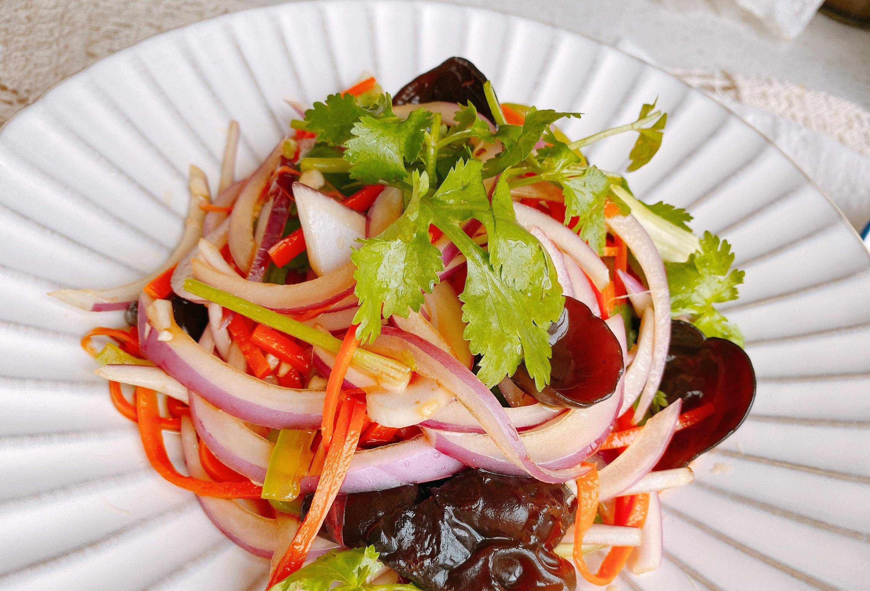 原创凉拌洋葱怎么做好吃掌握2个小技巧洋葱入味脆爽清甜不呛人