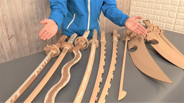 日本纸板匠人再造 怪猎 武器可切换模式的斩击斧 作品