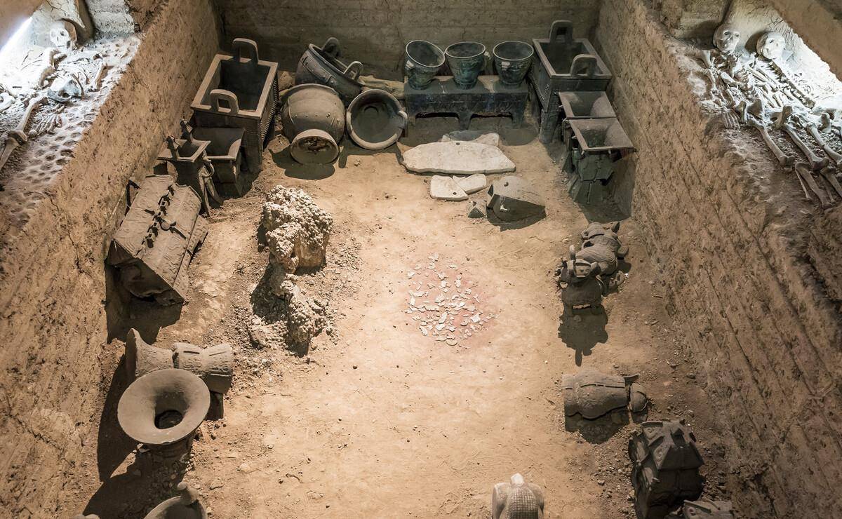 直到1976年,在小屯西北地发现商王武丁的王后"妇好"之墓,才解开了这个